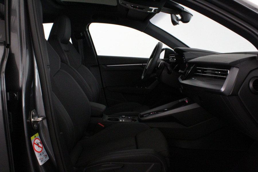 Audi A3 Sportback 30 TFSI S line edition Pano.schuif/Daytona Gray/Optiek Zwart plus pakket/18 inch RS/Camera...