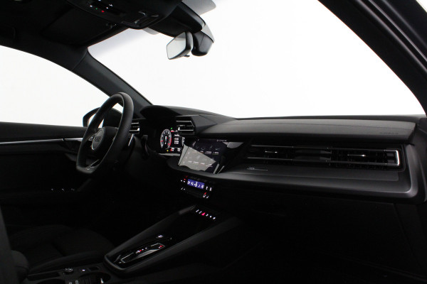Audi A3 Sportback 30 TFSI S line edition Pano.schuif/Daytona Gray/Optiek Zwart plus pakket/18 inch RS/Camera...