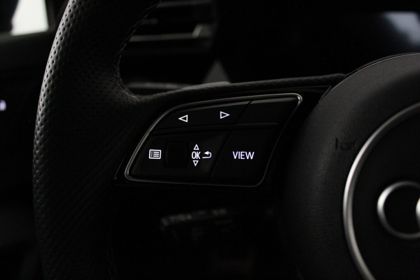 Audi A3 Sportback 30 TFSI S line edition Pano.schuif/Daytona Gray/Optiek Zwart plus pakket/18 inch RS/Camera...