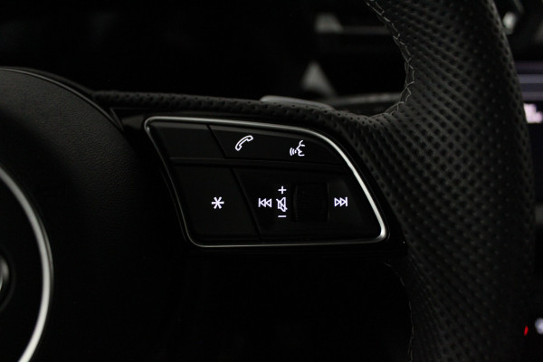 Audi A3 Sportback 30 TFSI S line edition Pano.schuif/Daytona Gray/Optiek Zwart plus pakket/18 inch RS/Camera...