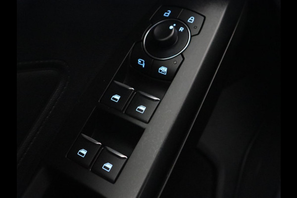 Ford Focus 1.0 EcoBoost ST Line | Panoramadak | Camera | Carplay | Navigatie | Full LED | Climate control | Keyless | Cruise control | Bluetooth | Parkeerhulp