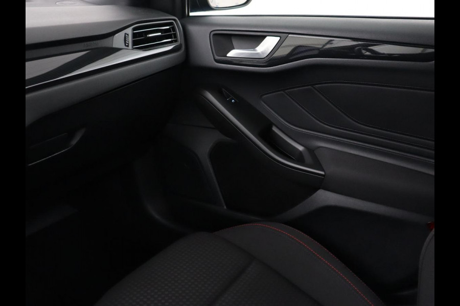 Ford Focus 1.0 EcoBoost ST Line | Panoramadak | Camera | Carplay | Navigatie | Full LED | Climate control | Keyless | Cruise control | Bluetooth | Parkeerhulp