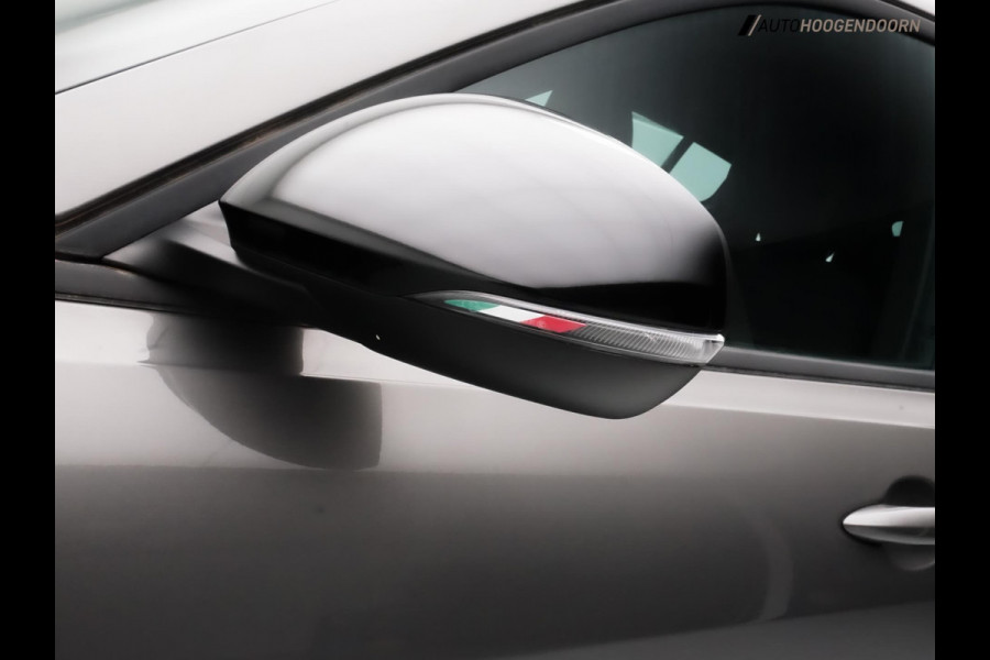 Alfa Romeo Tonale 1.3T PHEV Ti (SFEERVERLICHTING,ADAPTIVE CRUISE,360 CAMERA,KEYLESS,LED,DIGITAAL COCKPIT,CLIMATE,TOPCONDITIE)