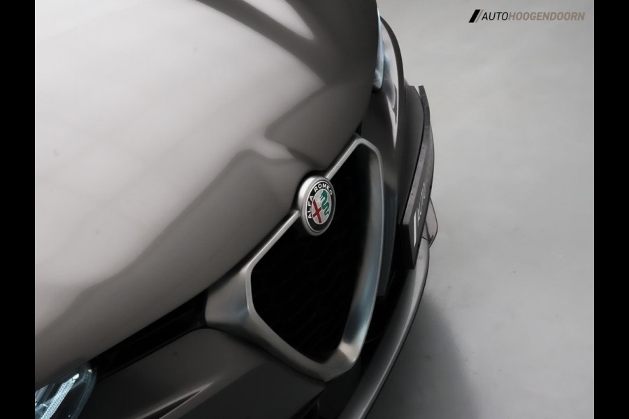 Alfa Romeo Tonale 1.3T PHEV Ti (SFEERVERLICHTING,ADAPTIVE CRUISE,360 CAMERA,KEYLESS,LED,DIGITAAL COCKPIT,CLIMATE,TOPCONDITIE)