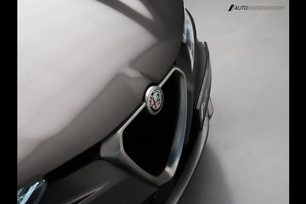 Alfa Romeo Tonale 1.3T PHEV Ti (SFEERVERLICHTING,ADAPTIVE CRUISE,360 CAMERA,KEYLESS,LED,DIGITAAL COCKPIT,CLIMATE,TOPCONDITIE)