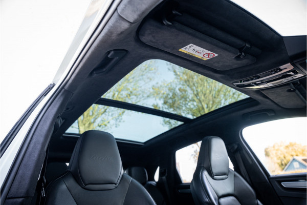 Porsche Cayenne 4.0 Turbo ** PCCB** Burmester ** Approved ** Panodak ** Trekhaak ** 18-weg Sportstoelen 4WS ** Adapt. Cruise ** Softclose ** NP 237K ** NAP ** NL auto!!