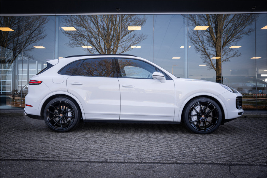 Porsche Cayenne 4.0 Turbo ** PCCB** Burmester ** Approved ** Panodak ** Trekhaak ** 18-weg Sportstoelen 4WS ** Adapt. Cruise ** Softclose ** NP 237K ** NAP ** NL auto!!