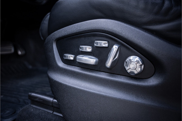 Porsche Cayenne 4.0 Turbo ** PCCB** Burmester ** Approved ** Panodak ** Trekhaak ** 18-weg Sportstoelen 4WS ** Adapt. Cruise ** Softclose ** NP 237K ** NAP ** NL auto!!