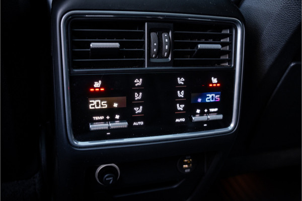 Porsche Cayenne 4.0 Turbo ** PCCB** Burmester ** Approved ** Panodak ** Trekhaak ** 18-weg Sportstoelen 4WS ** Adapt. Cruise ** Softclose ** NP 237K ** NAP ** NL auto!!