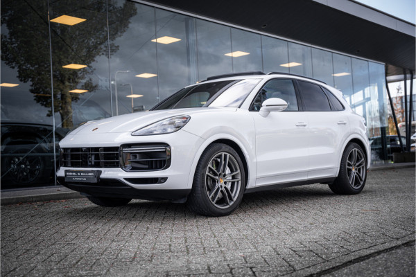 Porsche Cayenne 4.0 Turbo ** PCCB** Burmester ** Approved ** Panodak ** Trekhaak ** 18-weg Sportstoelen 4WS ** Adapt. Cruise ** Softclose ** NP 237K ** NAP ** NL auto!!