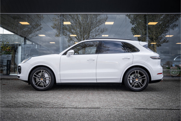 Porsche Cayenne 4.0 Turbo ** PCCB** Burmester ** Approved ** Panodak ** Trekhaak ** 18-weg Sportstoelen 4WS ** Adapt. Cruise ** Softclose ** NP 237K ** NAP ** NL auto!!