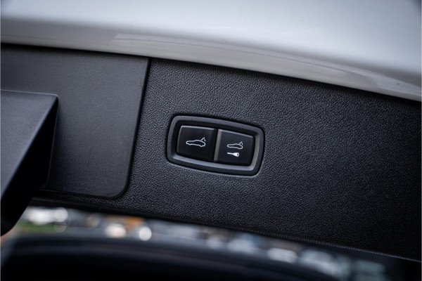 Porsche Cayenne 4.0 Turbo ** PCCB** Burmester ** Approved ** Panodak ** Trekhaak ** 18-weg Sportstoelen 4WS ** Adapt. Cruise ** Softclose ** NP 237K ** NAP ** NL auto!!