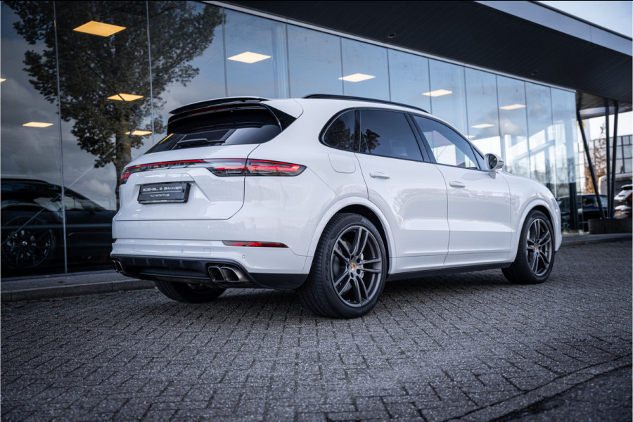 Porsche Cayenne 4.0 Turbo ** PCCB** Burmester ** Approved ** Panodak ** Trekhaak ** 18-weg Sportstoelen 4WS ** Adapt. Cruise ** Softclose ** NP 237K ** NAP ** NL auto!!