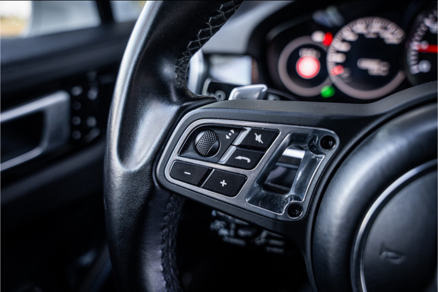 Porsche Cayenne 4.0 Turbo ** PCCB** Burmester ** Approved ** Panodak ** Trekhaak ** 18-weg Sportstoelen 4WS ** Adapt. Cruise ** Softclose ** NP 237K ** NAP ** NL auto!!