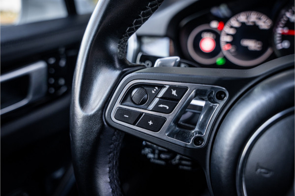 Porsche Cayenne 4.0 Turbo ** PCCB** Burmester ** Approved ** Panodak ** Trekhaak ** 18-weg Sportstoelen 4WS ** Adapt. Cruise ** Softclose ** NP 237K ** NAP ** NL auto!!