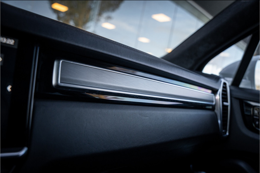 Porsche Cayenne 4.0 Turbo ** PCCB** Burmester ** Approved ** Panodak ** Trekhaak ** 18-weg Sportstoelen 4WS ** Adapt. Cruise ** Softclose ** NP 237K ** NAP ** NL auto!!