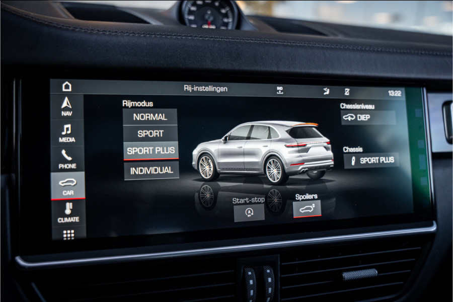 Porsche Cayenne 4.0 Turbo ** PCCB** Burmester ** Approved ** Panodak ** Trekhaak ** 18-weg Sportstoelen 4WS ** Adapt. Cruise ** Softclose ** NP 237K ** NAP ** NL auto!!