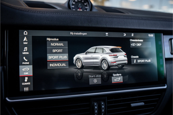 Porsche Cayenne 4.0 Turbo ** PCCB** Burmester ** Approved ** Panodak ** Trekhaak ** 18-weg Sportstoelen 4WS ** Adapt. Cruise ** Softclose ** NP 237K ** NAP ** NL auto!!