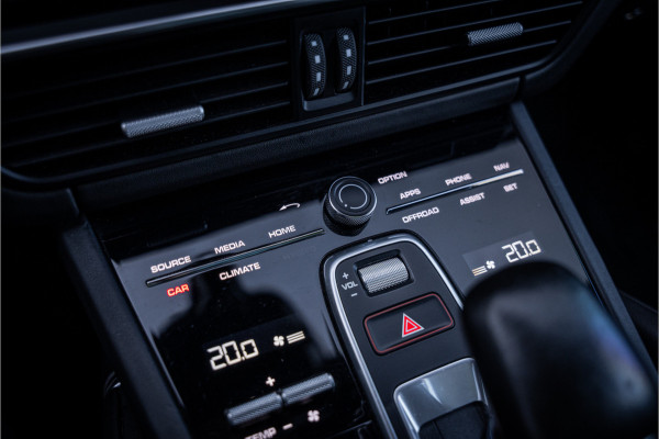 Porsche Cayenne 4.0 Turbo ** PCCB** Burmester ** Approved ** Panodak ** Trekhaak ** 18-weg Sportstoelen 4WS ** Adapt. Cruise ** Softclose ** NP 237K ** NAP ** NL auto!!