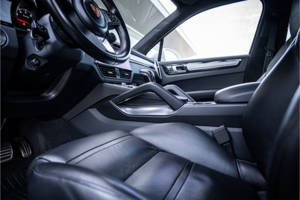 Porsche Cayenne 4.0 Turbo ** PCCB** Burmester ** Approved ** Panodak ** Trekhaak ** 18-weg Sportstoelen 4WS ** Adapt. Cruise ** Softclose ** NP 237K ** NAP ** NL auto!!
