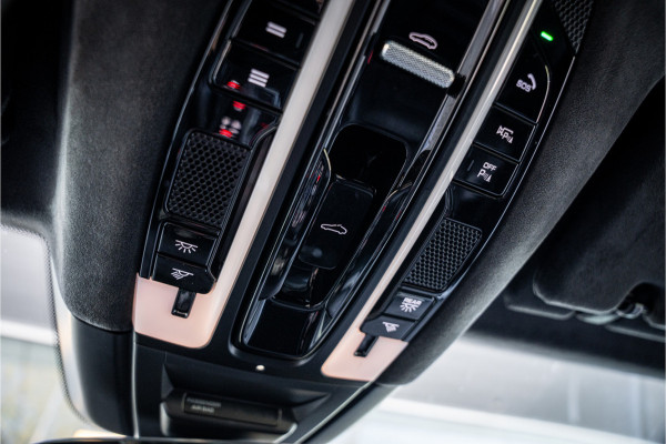 Porsche Cayenne 4.0 Turbo ** PCCB** Burmester ** Approved ** Panodak ** Trekhaak ** 18-weg Sportstoelen 4WS ** Adapt. Cruise ** Softclose ** NP 237K ** NAP ** NL auto!!