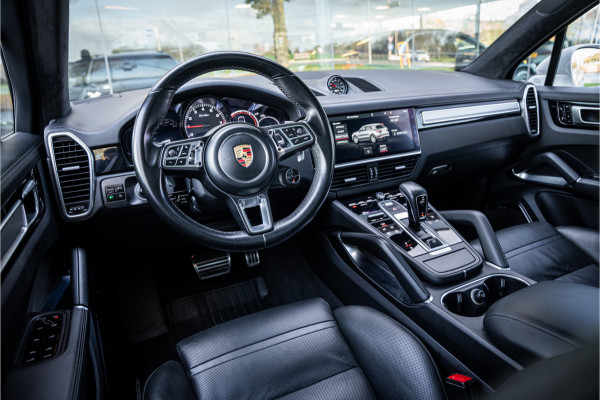 Porsche Cayenne 4.0 Turbo ** PCCB** Burmester ** Approved ** Panodak ** Trekhaak ** 18-weg Sportstoelen 4WS ** Adapt. Cruise ** Softclose ** NP 237K ** NAP ** NL auto!!