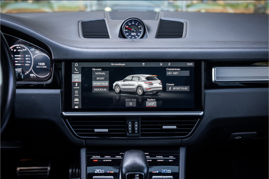 Porsche Cayenne 4.0 Turbo ** PCCB** Burmester ** Approved ** Panodak ** Trekhaak ** 18-weg Sportstoelen 4WS ** Adapt. Cruise ** Softclose ** NP 237K ** NAP ** NL auto!!