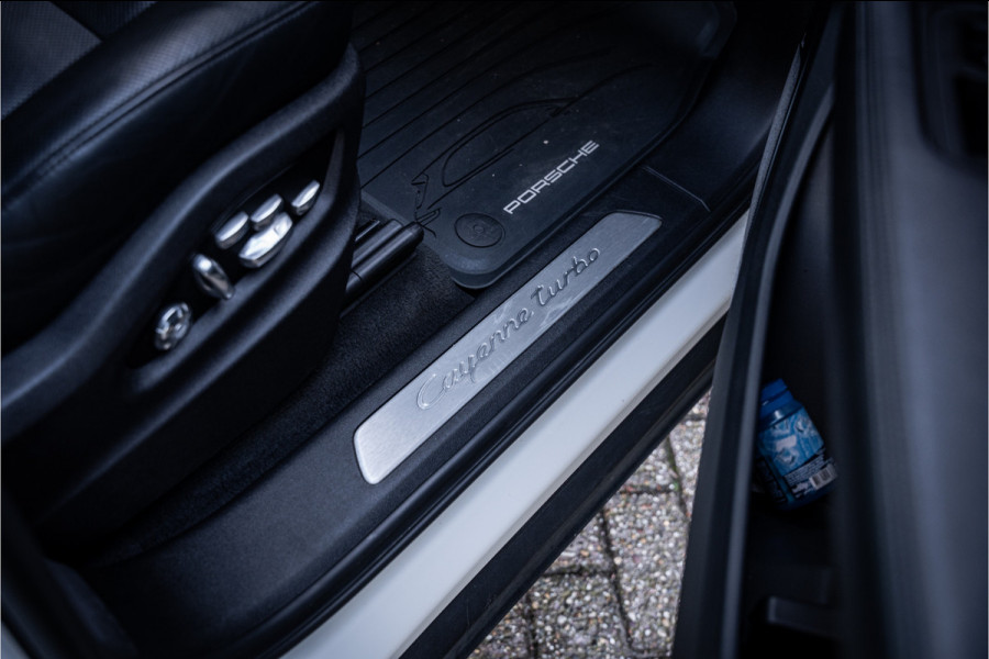 Porsche Cayenne 4.0 Turbo ** PCCB** Burmester ** Approved ** Panodak ** Trekhaak ** 18-weg Sportstoelen 4WS ** Adapt. Cruise ** Softclose ** NP 237K ** NAP ** NL auto!!