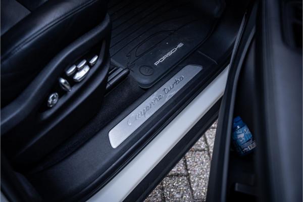 Porsche Cayenne 4.0 Turbo ** PCCB** Burmester ** Approved ** Panodak ** Trekhaak ** 18-weg Sportstoelen 4WS ** Adapt. Cruise ** Softclose ** NP 237K ** NAP ** NL auto!!