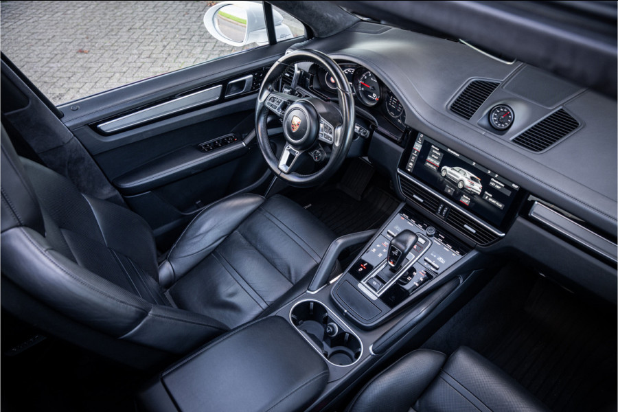 Porsche Cayenne 4.0 Turbo ** PCCB** Burmester ** Approved ** Panodak ** Trekhaak ** 18-weg Sportstoelen 4WS ** Adapt. Cruise ** Softclose ** NP 237K ** NAP ** NL auto!!