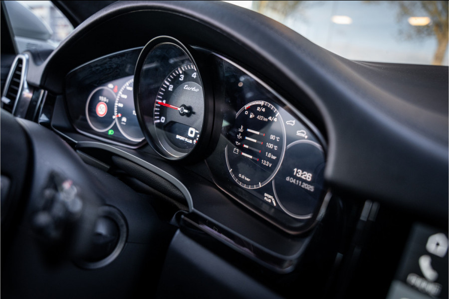 Porsche Cayenne 4.0 Turbo ** PCCB** Burmester ** Approved ** Panodak ** Trekhaak ** 18-weg Sportstoelen 4WS ** Adapt. Cruise ** Softclose ** NP 237K ** NAP ** NL auto!!