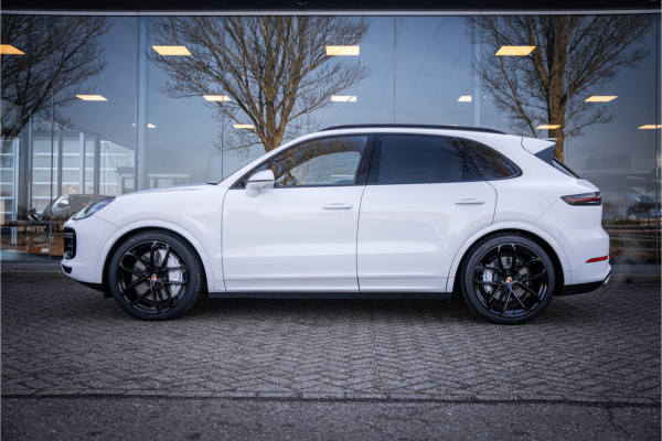 Porsche Cayenne 4.0 Turbo ** PCCB** Burmester ** Approved ** Panodak ** Trekhaak ** 18-weg Sportstoelen 4WS ** Adapt. Cruise ** Softclose ** NP 237K ** NAP ** NL auto!!