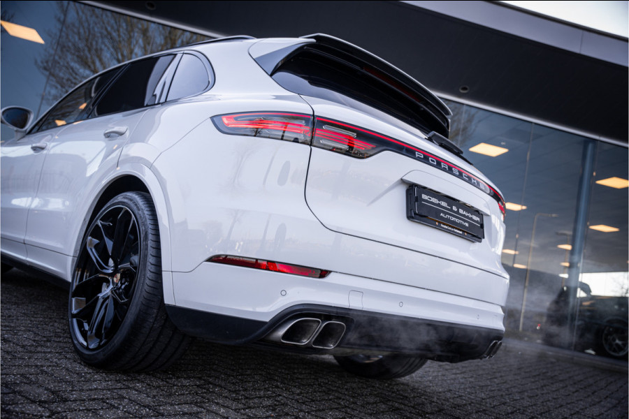 Porsche Cayenne 4.0 Turbo ** PCCB** Burmester ** Approved ** Panodak ** Trekhaak ** 18-weg Sportstoelen 4WS ** Adapt. Cruise ** Softclose ** NP 237K ** NAP ** NL auto!!