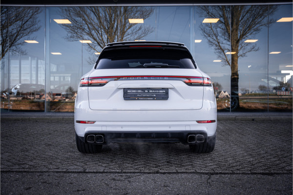 Porsche Cayenne 4.0 Turbo ** PCCB** Burmester ** Approved ** Panodak ** Trekhaak ** 18-weg Sportstoelen 4WS ** Adapt. Cruise ** Softclose ** NP 237K ** NAP ** NL auto!!