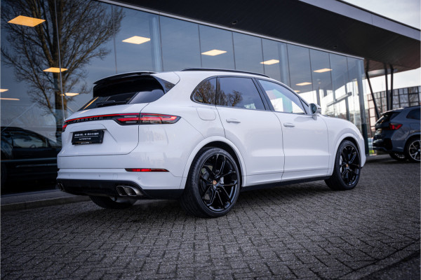 Porsche Cayenne 4.0 Turbo ** PCCB** Burmester ** Approved ** Panodak ** Trekhaak ** 18-weg Sportstoelen 4WS ** Adapt. Cruise ** Softclose ** NP 237K ** NAP ** NL auto!!
