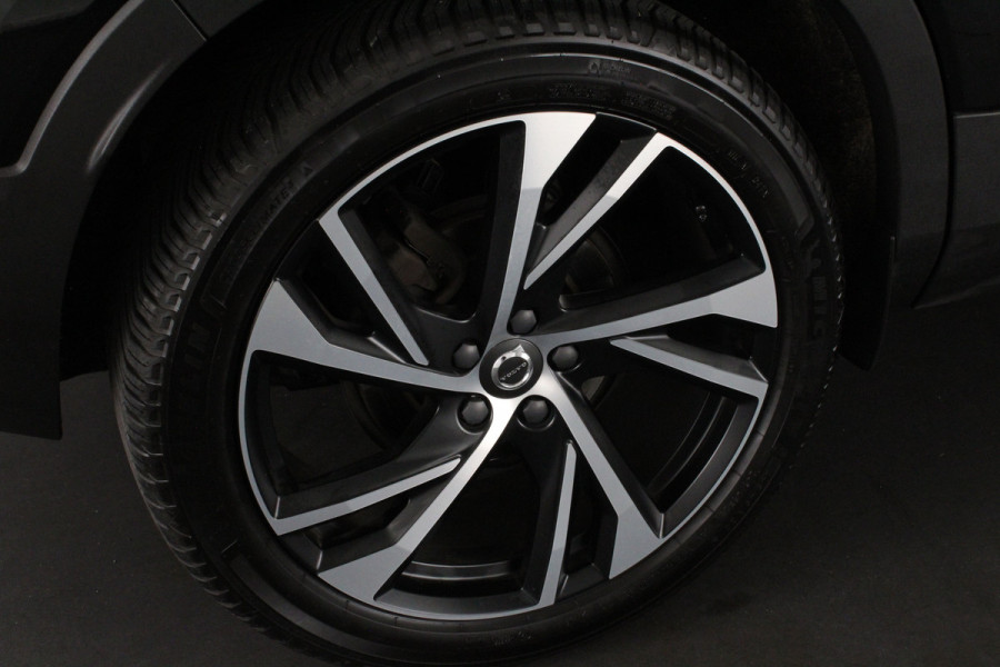 Volvo XC40 1.5 T3 R-Design > 163pk/Trekhaak (Afnb)/20 inch/ all season banden