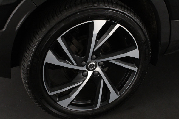 Volvo XC40 1.5 T3 R-Design > 163pk/Trekhaak (Afnb)/20 inch/ all season banden