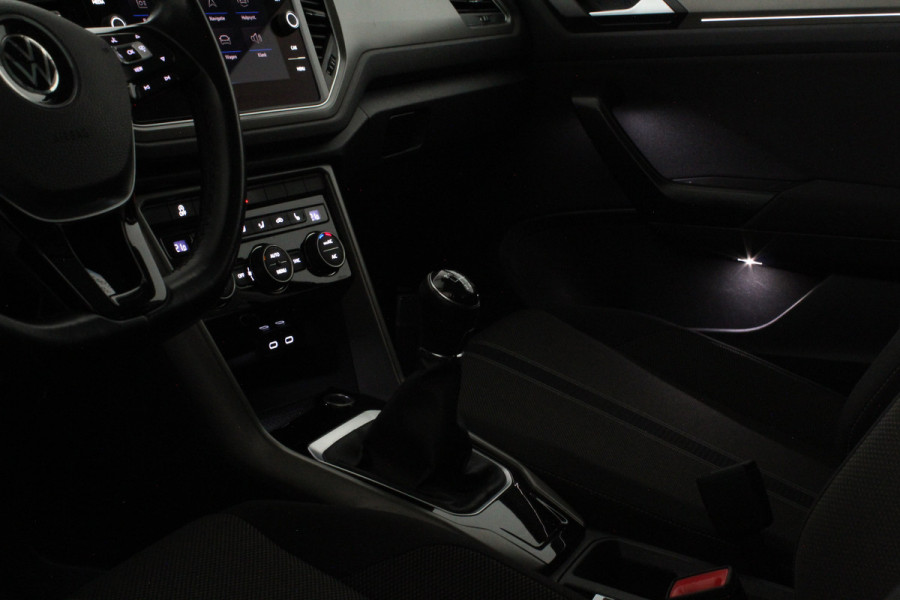 Volkswagen T-Roc 1.0 TSI Style Panorama.schuif/Camera/Adapt.cruise/18 inch...