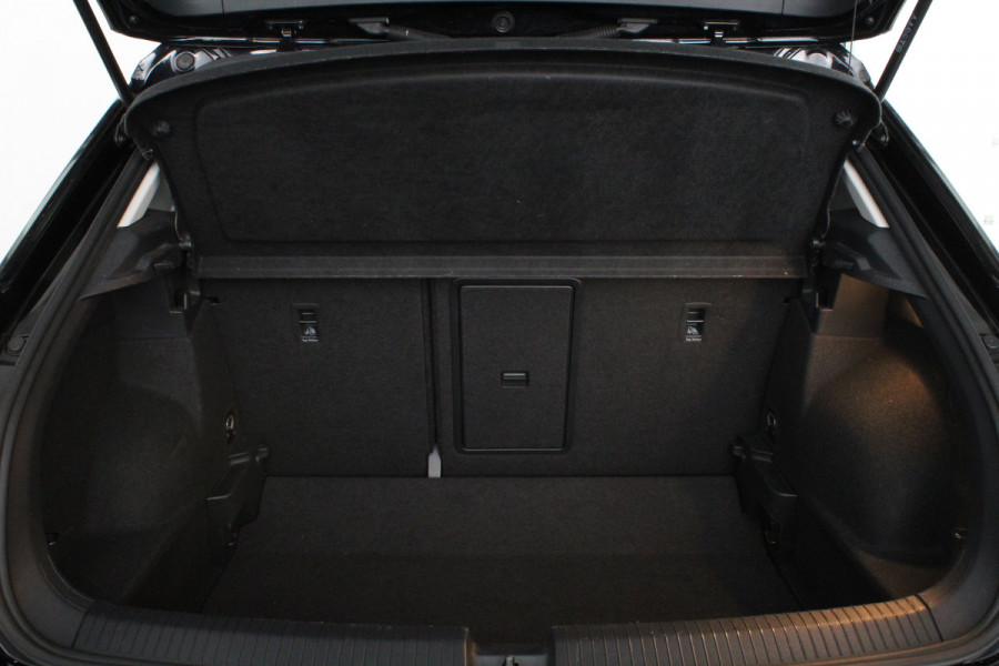 Volkswagen T-Roc 1.0 TSI Style Panorama.schuif/Camera/Adapt.cruise/18 inch...