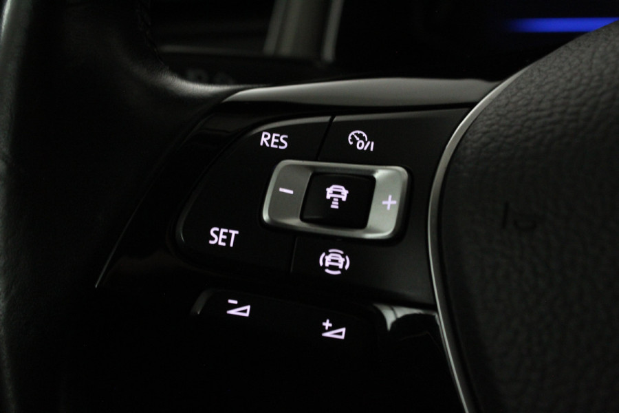 Volkswagen T-Roc 1.0 TSI Style Panorama.schuif/Camera/Adapt.cruise/18 inch...