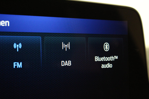 Ford Kuga 2.5 PHEV ST-Line X 225pk > Winterpakket/Trekhaak/all season/Frozen White/Plug-in hybride