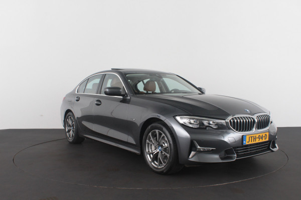 BMW 3 Serie 330e High Executive 292pk/Cognac Leer/Memory/Schuifdak/Luxury Line/ kleur MINERALGRAU/Achteruitrijcamera
