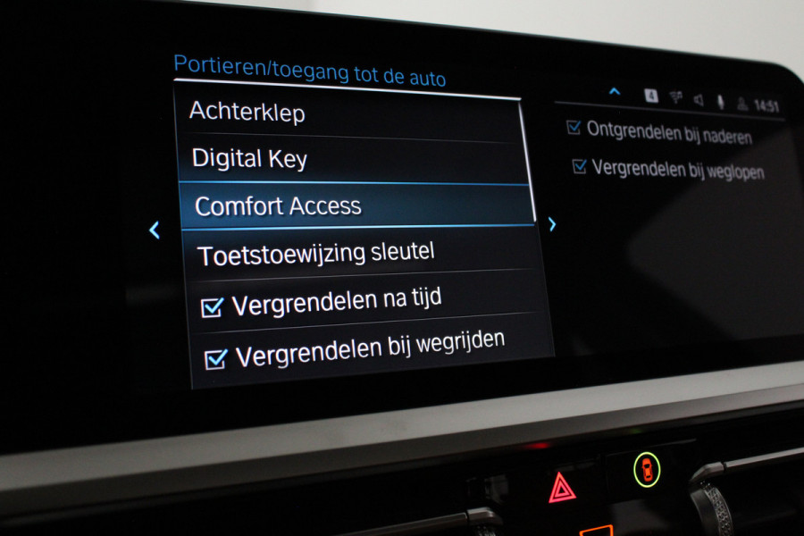 BMW 3 Serie 330e High Executive 292pk/Cognac Leer/Memory/Schuifdak/Luxury Line/ kleur MINERALGRAU/Achteruitrijcamera