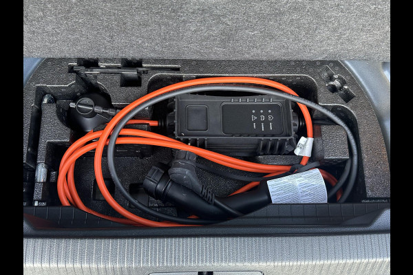 Peugeot e-2008 EV GT Pack 50 kWh SOH 90% | 3-Fase boordlader | Warmtepomp | Open Panoramadak | Camera | Stoelverwarming | Adaptieve Cruise Control | Full Option | Dealeronderhouden | Inclusief 12 mnd BOVAG garantie |