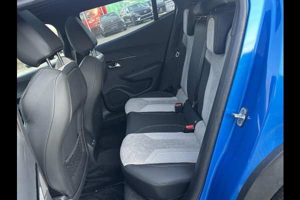 Peugeot e-2008 EV GT Pack 50 kWh SOH 90% | 3-Fase boordlader | Warmtepomp | Open Panoramadak | Camera | Stoelverwarming | Adaptieve Cruise Control | Full Option | Dealeronderhouden | Inclusief 12 mnd BOVAG garantie |