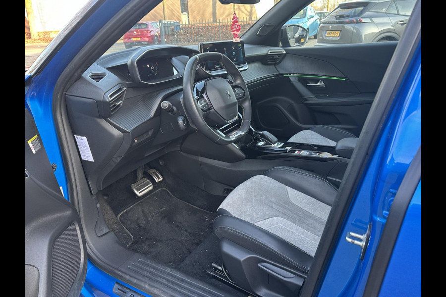 Peugeot e-2008 EV GT Pack 50 kWh SOH 90% | 3-Fase boordlader | Warmtepomp | Open Panoramadak | Camera | Stoelverwarming | Adaptieve Cruise Control | Full Option | Dealeronderhouden | Inclusief 12 mnd BOVAG garantie |