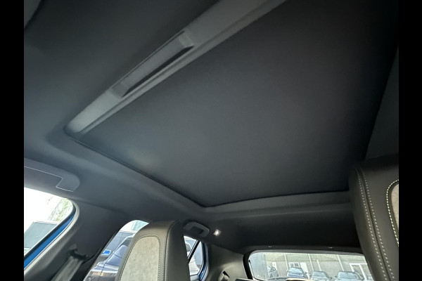 Peugeot e-2008 EV GT Pack 50 kWh SOH 90% | 3-Fase boordlader | Warmtepomp | Open Panoramadak | Camera | Stoelverwarming | Adaptieve Cruise Control | Full Option | Dealeronderhouden | Inclusief 12 mnd BOVAG garantie |