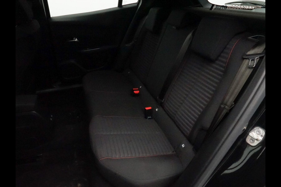 Peugeot 2008 1.2 PureTech Active Pack Sport (APPLE CARPLAY,CRUISE,LED,PARKEERSENSOREN,CLIMATE,LM-VELGEN,SPORTSTOELEN,NIEUWE APK)