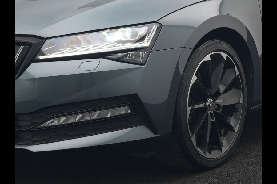 Škoda Superb Combi 1.4 TSI iV Sportline Business Plug In Hybrid 218pk Dealer O.H. PHEV | Trekhaak Af Fabriek | Panodak | Adaptive Cruise | 360 Camera | Alcantara Sportstoelen Memory & Verwarmd | Apple Carplay | Keyless | Blis | Virtual | Navigatie | DAB |