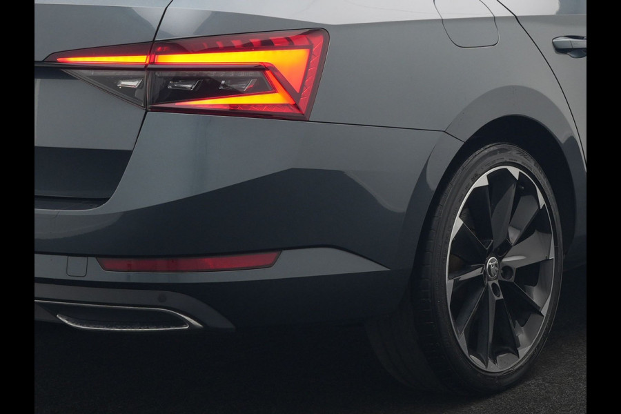 Škoda Superb Combi 1.4 TSI iV Sportline Business Plug In Hybrid 218pk Dealer O.H. PHEV | Trekhaak Af Fabriek | Panodak | Adaptive Cruise | 360 Camera | Alcantara Sportstoelen Memory & Verwarmd | Apple Carplay | Keyless | Blis | Virtual | Navigatie | DAB |